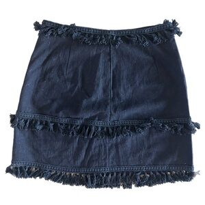 Black skirt features frail design🖤